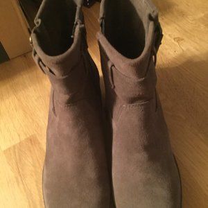 Clarks short boots, new without box never worn  Taupe in color size 8.5 women's